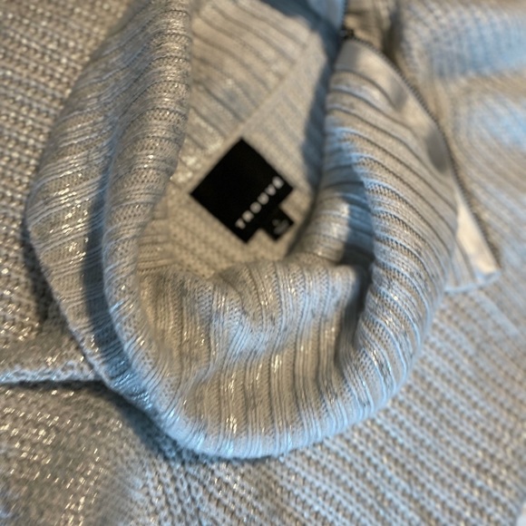 Soft Gray and Metallic Tunic - Picture 5 of 6